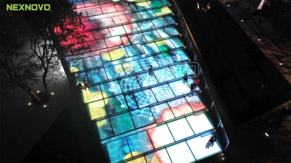 晶泓LED光电玻璃互动阶梯.jpg